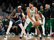 开云体育中国-凯尔特人力克雄鹿，塔图姆点燃赛场