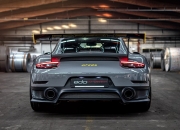 开云下载-F1街道赛之夜，勒布朗·詹姆斯跨界赛道的高光时刻