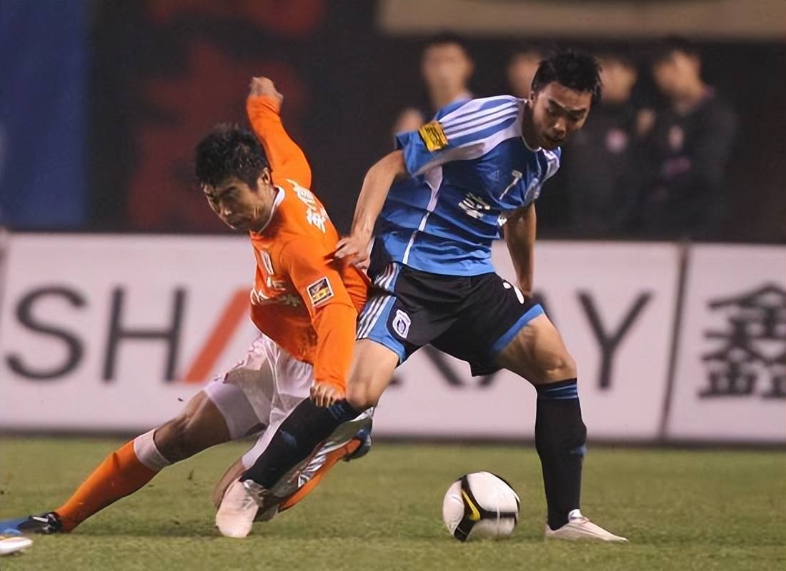 包含大连实德再战河北华夏，备受关注的词条