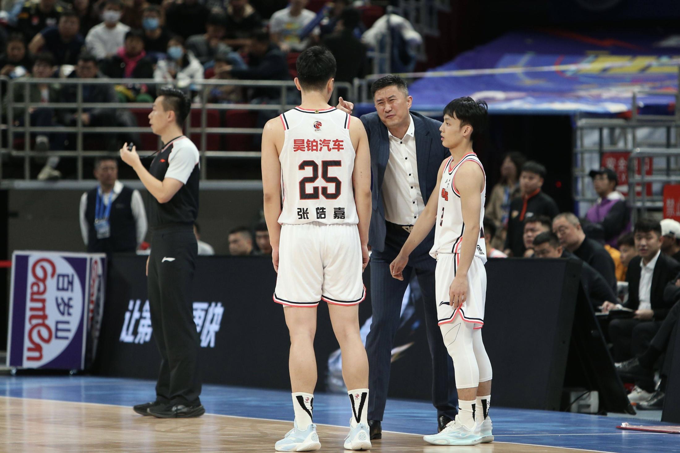 贵阳队团队合作出色，主场击败广州男篮