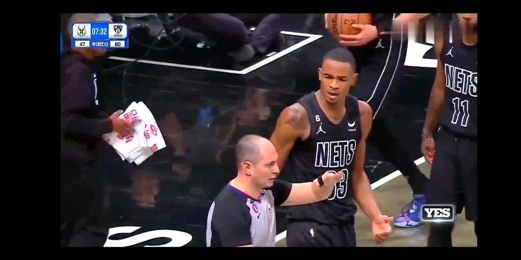 篮网完胜雄鹿，克莱带队取胜