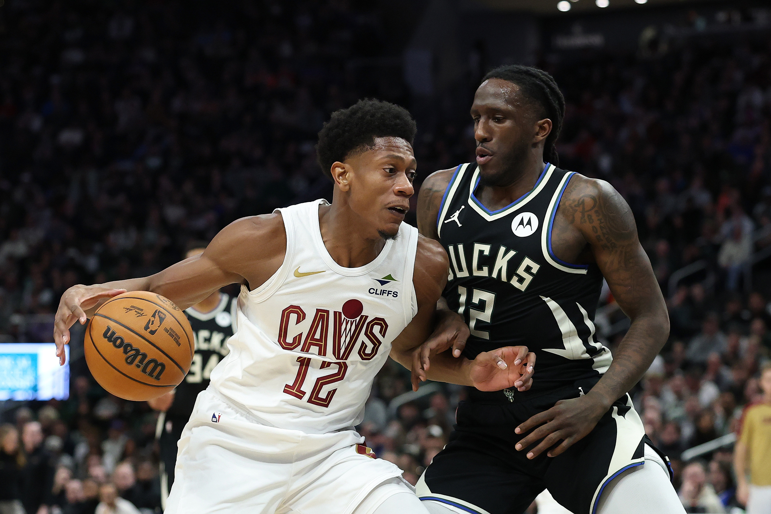 篮网完胜雄鹿，克莱带队取胜