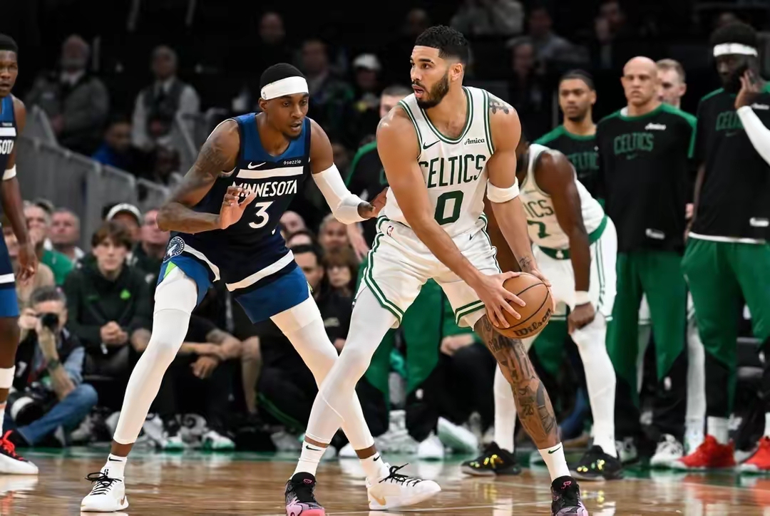 凯尔特人力克雄鹿，塔图姆点燃赛场