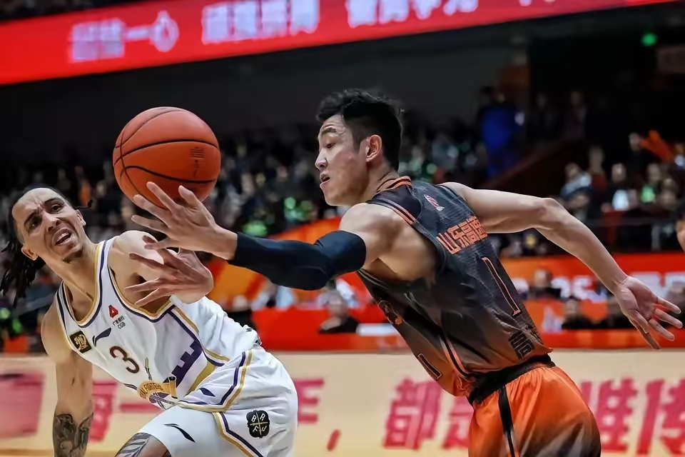 福建队鏖战太阳，高诗岩刷新纪录