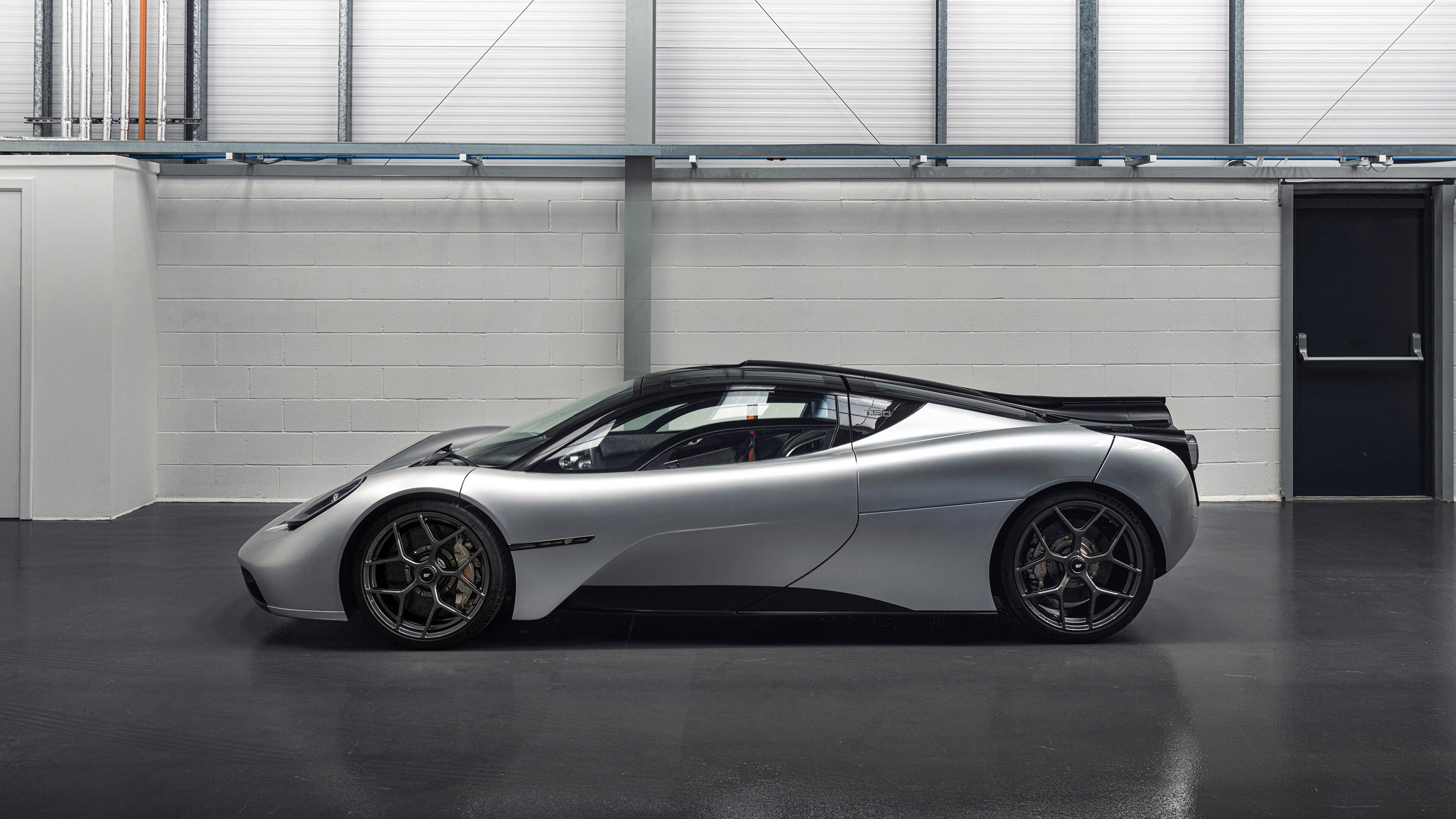 当德意志的钢铁遇见巴黎的焰火，凯恩一剑封喉的永恒美学