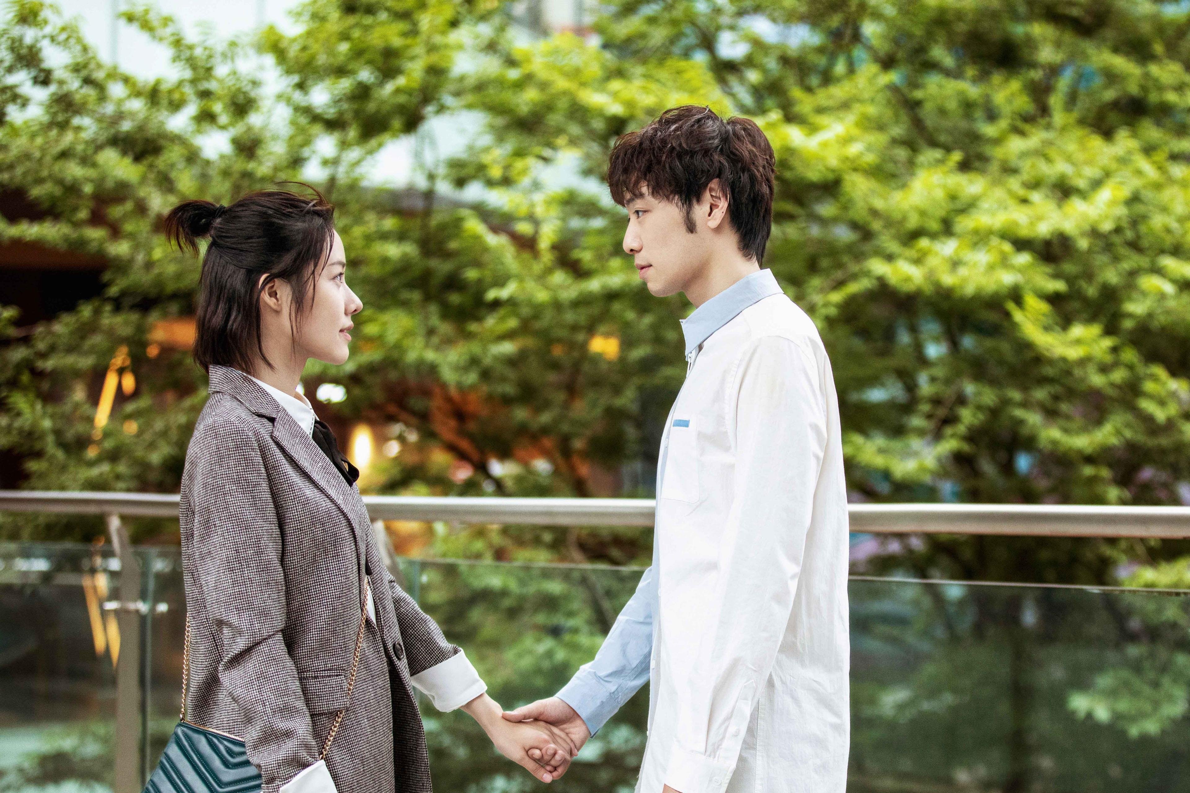 篮球教科书，新疆队团队风暴轻取国王，哈利伯顿华丽数据难掩孤独