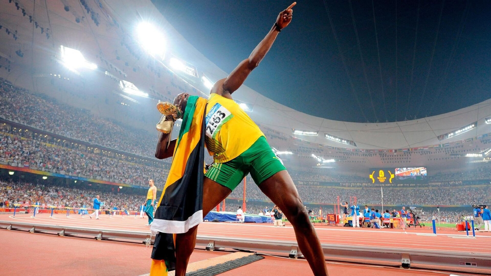 狼王登基夜，米切尔撕碎丹佛高原，率群狼闯入总决赛