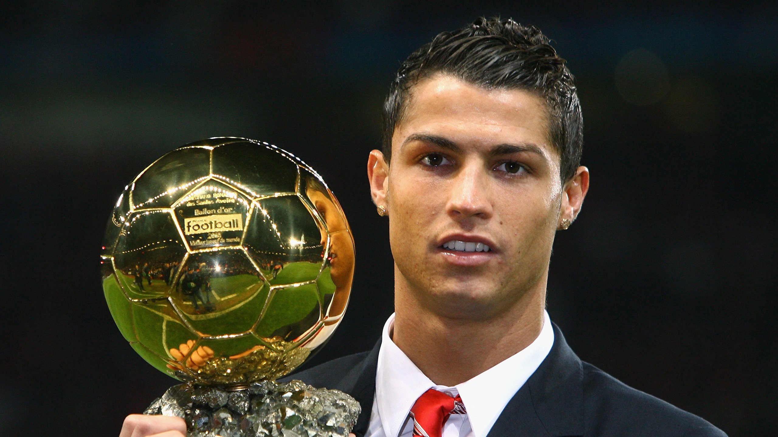 北非飓风席卷伊斯坦布尔，一场由阿尔及利亚引擎主导的欧冠决赛压制